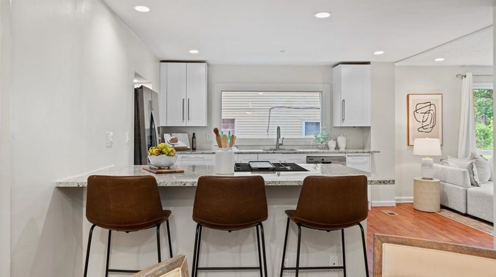 1066 Briar Vista Ter, Atlanta GA 30324-4601 exterior