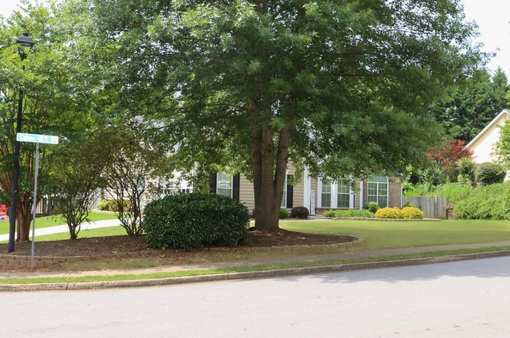 325 Ballyshannon Dr, Dacula, GA 30019-6562