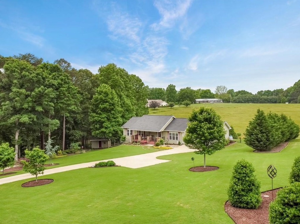 125 Featherwood Dr, Cornelia, GA 30531-5091