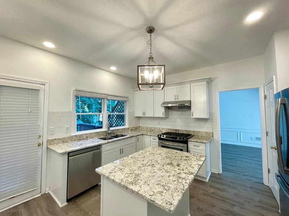 10895 Glenbarr Dr, Duluth GA 30097-7876 exterior