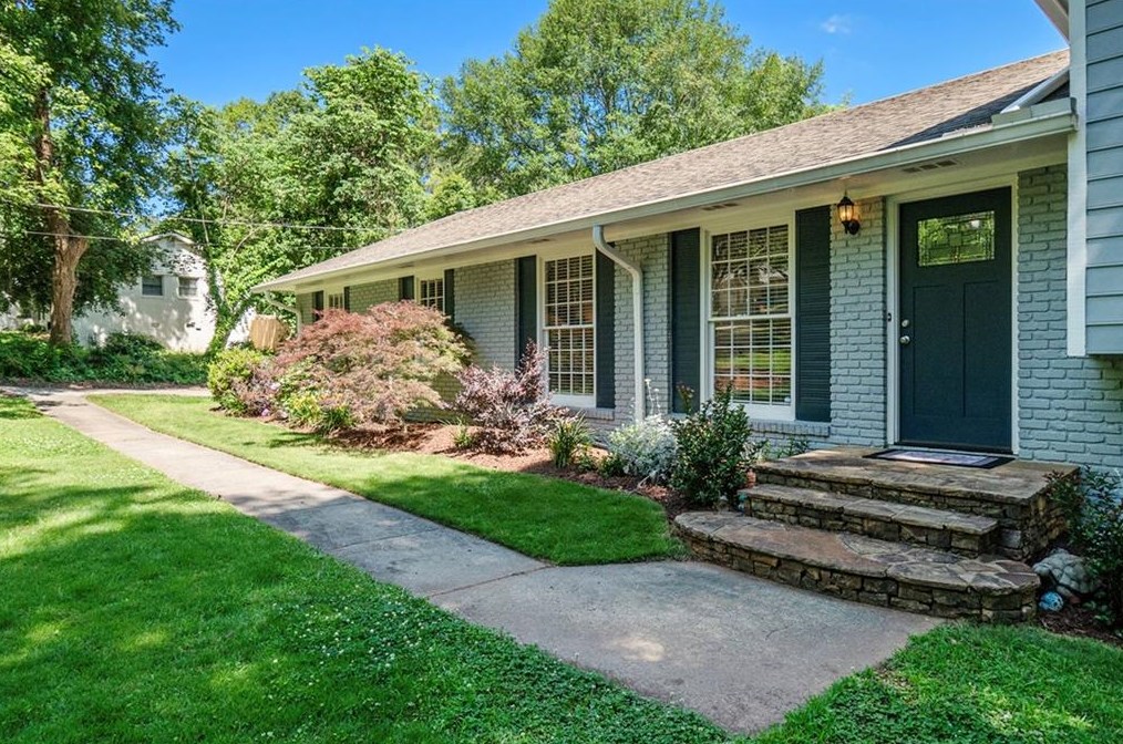 528 Chestnut Hill Rd, Marietta, GA 30064-3352
