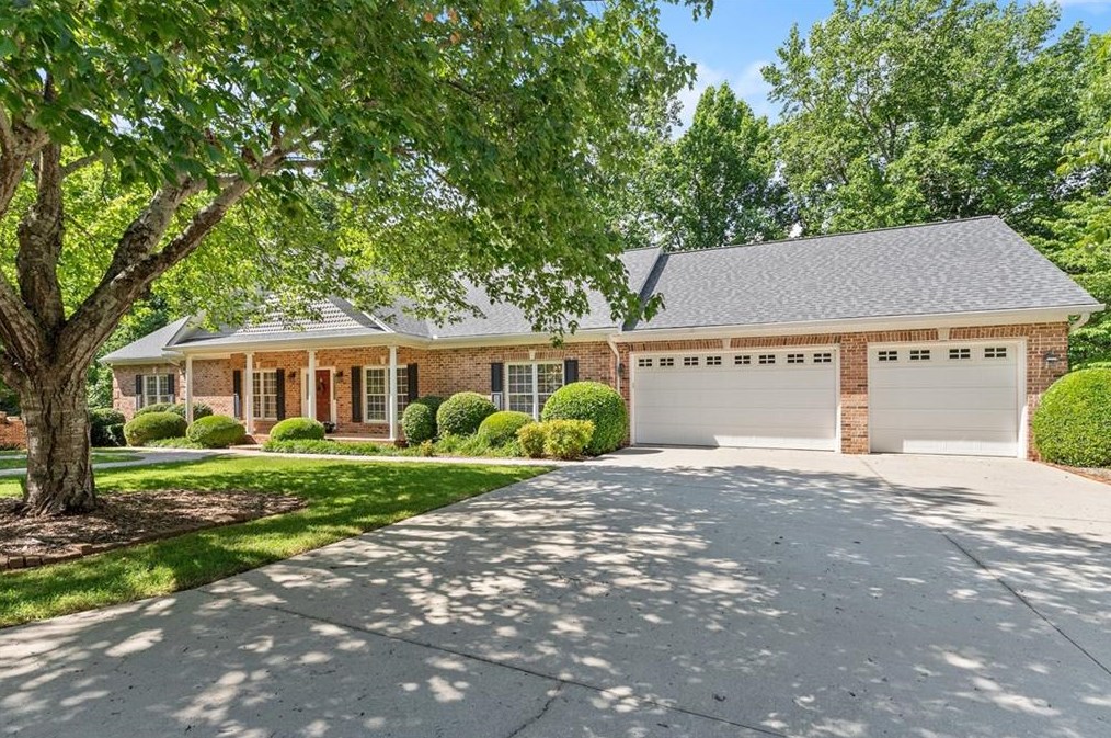 2113 Ryans Pl, Gainesville, GA 30501-1307