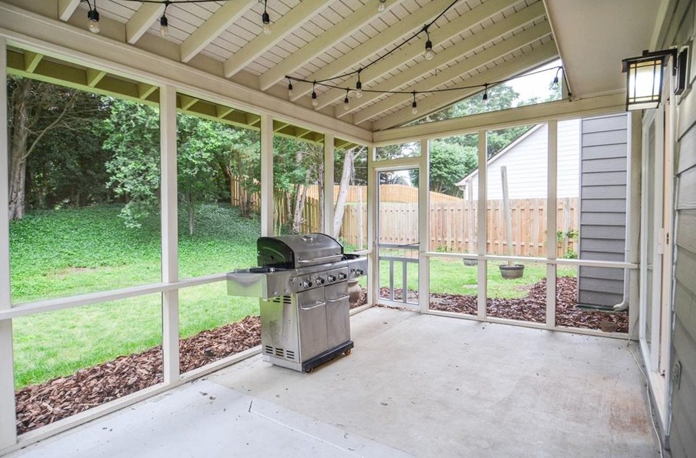 2305 Ashton Dr, Roswell GA  30076-4233 exterior