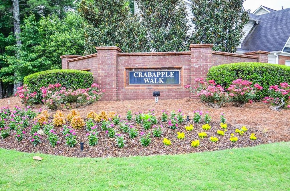 2305 Ashton Dr, Roswell GA  30076-4233 exterior