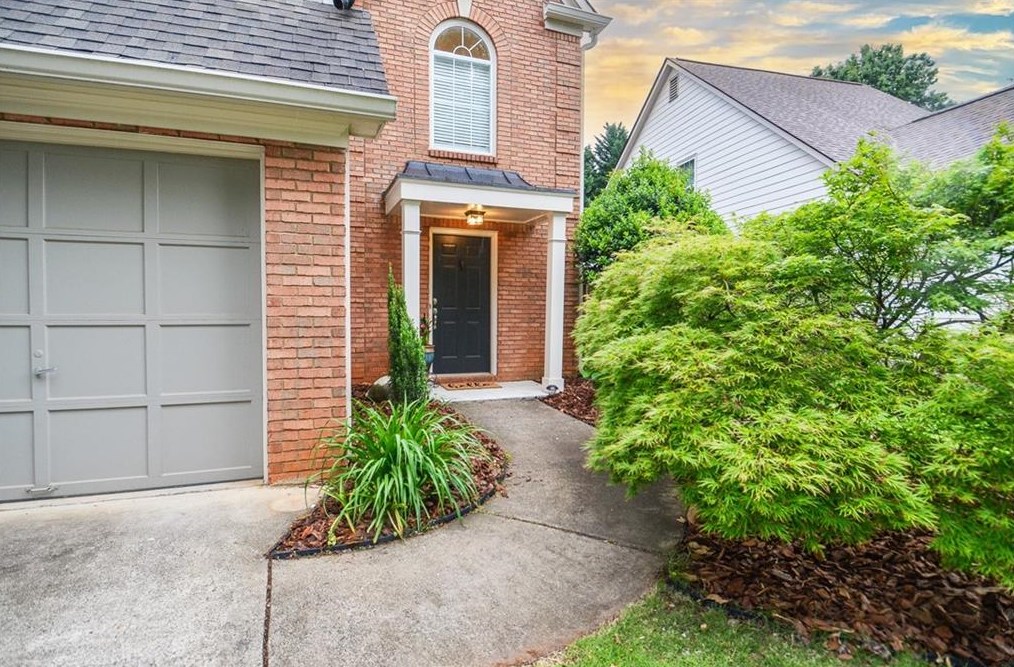 2305 Ashton Dr, Roswell GA  30076-4233 exterior