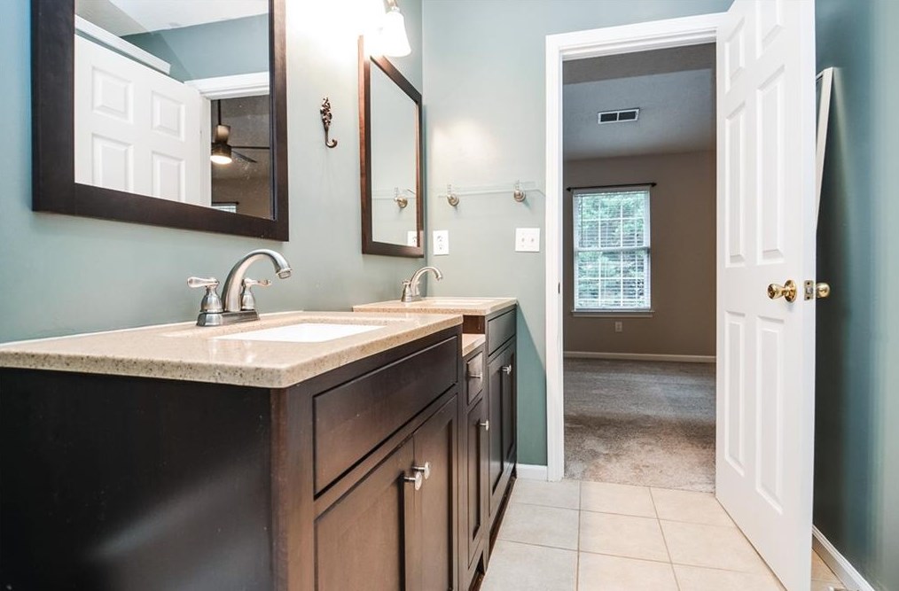 2305 Ashton Dr, Roswell GA  30076-4233 exterior