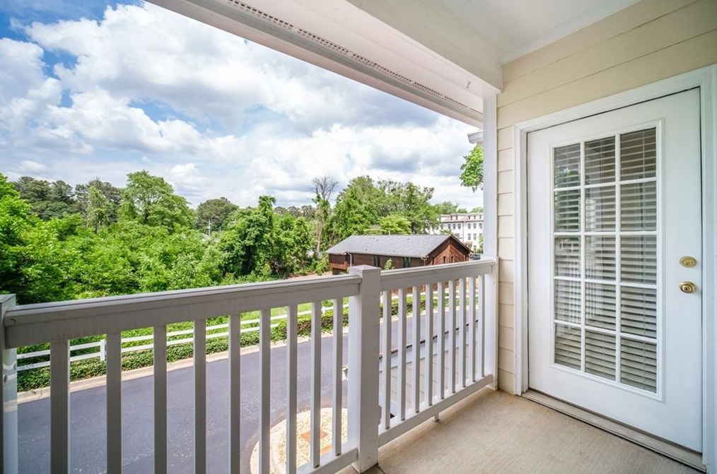 904 Spring Heights Ln, Smyrna GA  30080-6106 exterior