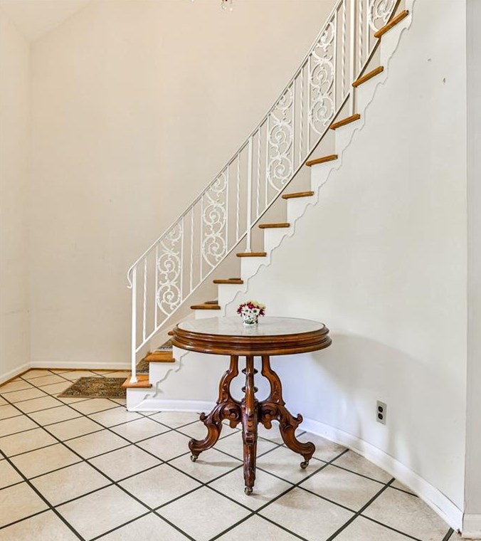 3346 Stratfield Dr, Atlanta, GA 30319-2560