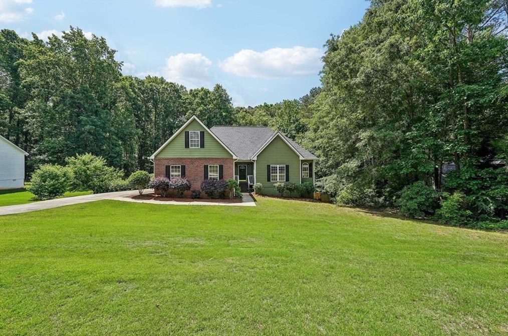 1617 White Oak Dr, Winder, GA 30680-3353