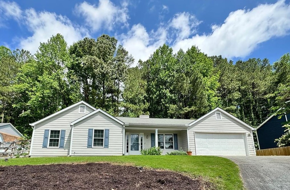 829 Riverstone Ln, Holly Springs, GA 30188