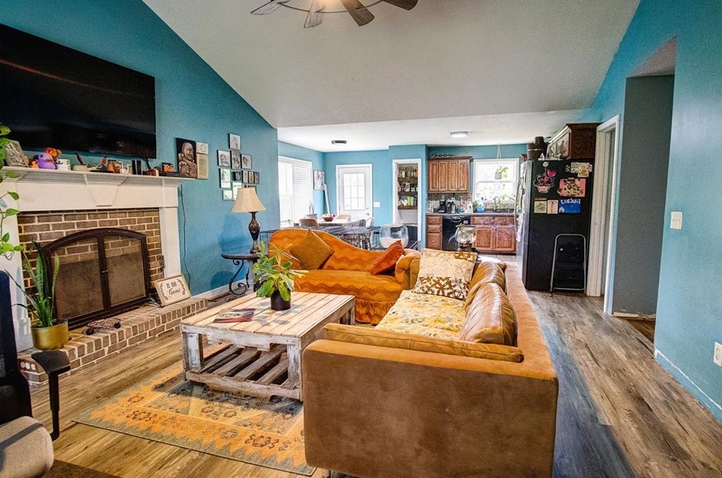 179 Chestnut Ln, Calhoun, GA 30701-4377