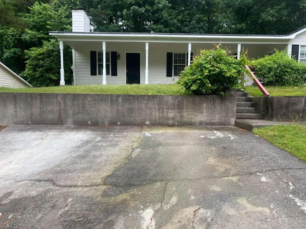 4365 Coopers Creek Dr, Smyrna, GA 30082