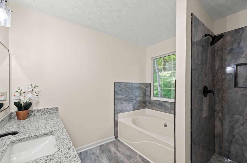 3208 Navajo Cir, Gainesville GA 30501-7562 exterior