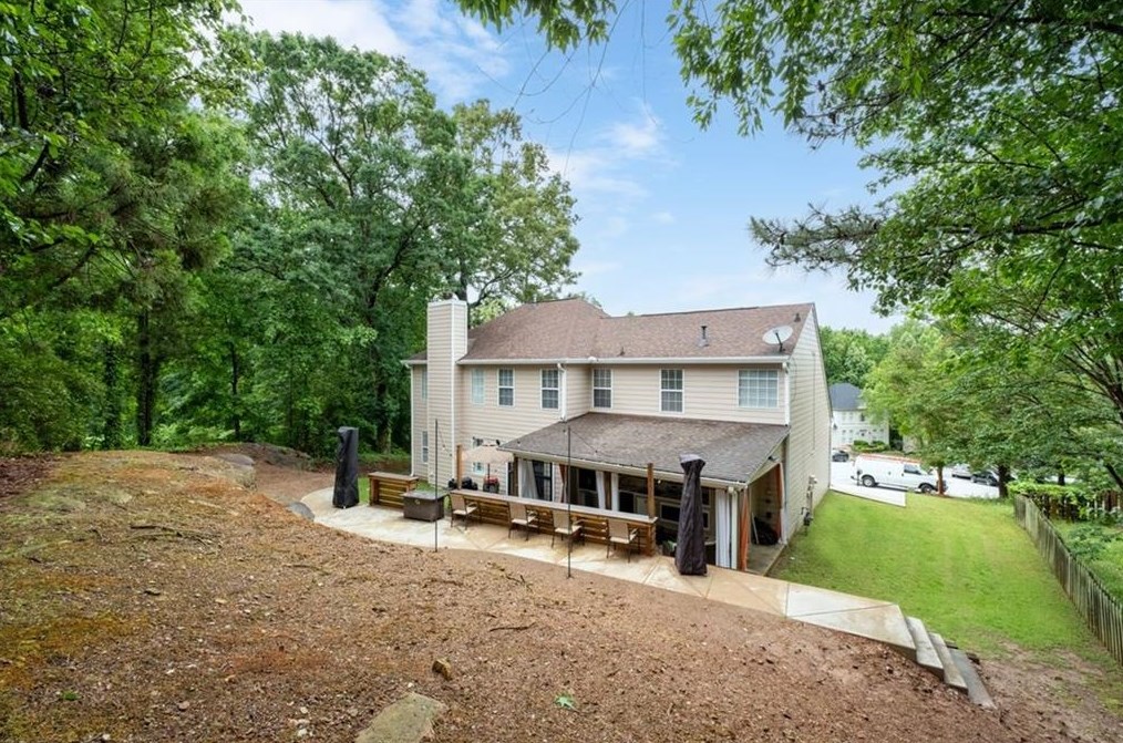 2770 Northcliff Dr, Suwanee GA  30024-2161 exterior