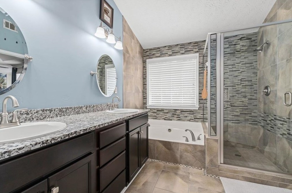 2770 Northcliff Dr, Suwanee GA  30024-2161 exterior
