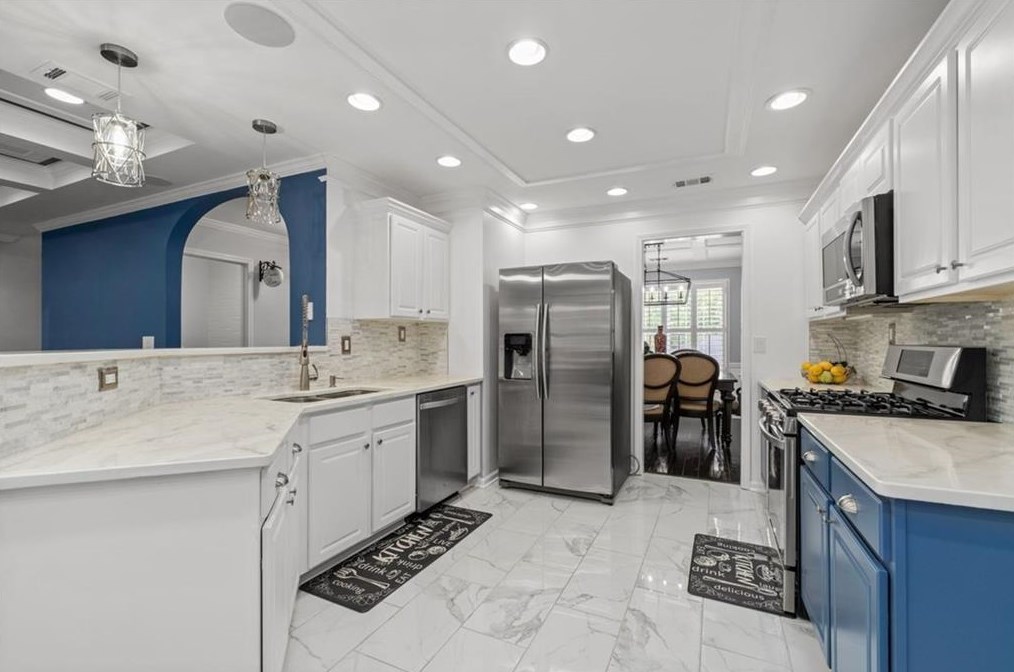 2770 Northcliff Dr, Suwanee GA  30024-2161 exterior