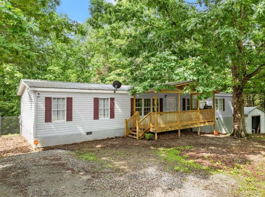 815 Garrison Rd, Lula, GA 30554-3607