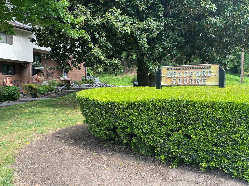 2562 Bradford Sq, Atlanta GA  30345-1366 exterior