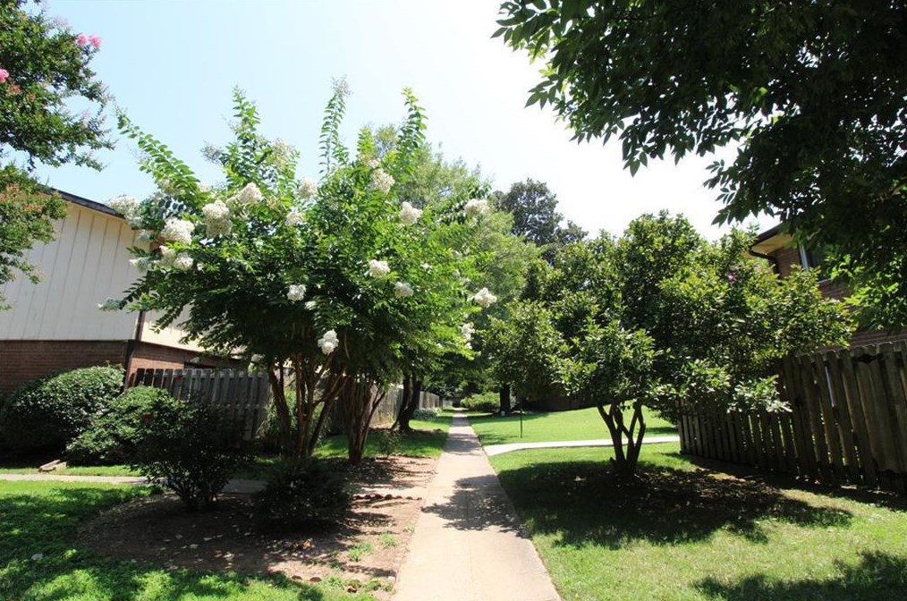 2562 Bradford Sq, Atlanta GA  30345-1366 exterior