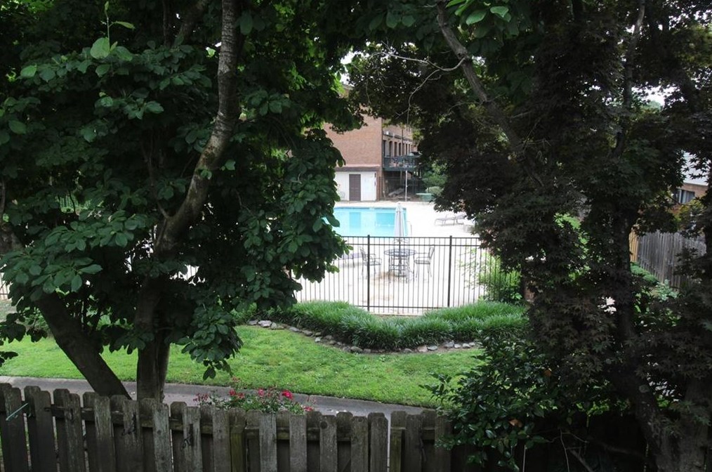 2562 Bradford Sq, Atlanta GA  30345-1366 exterior