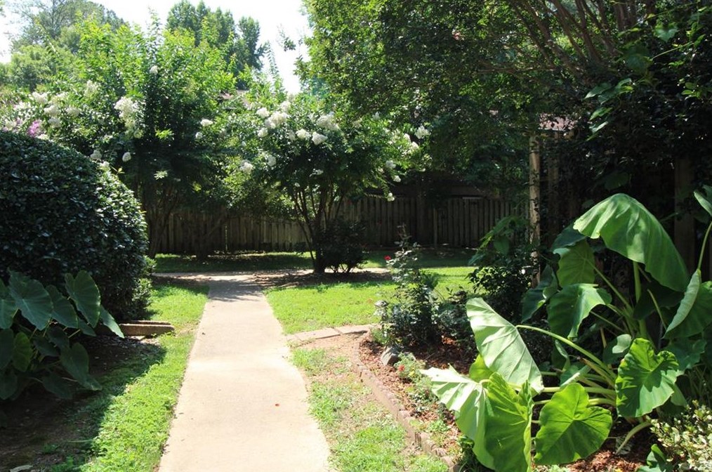 2562 Bradford Sq, Atlanta GA  30345-1366 exterior