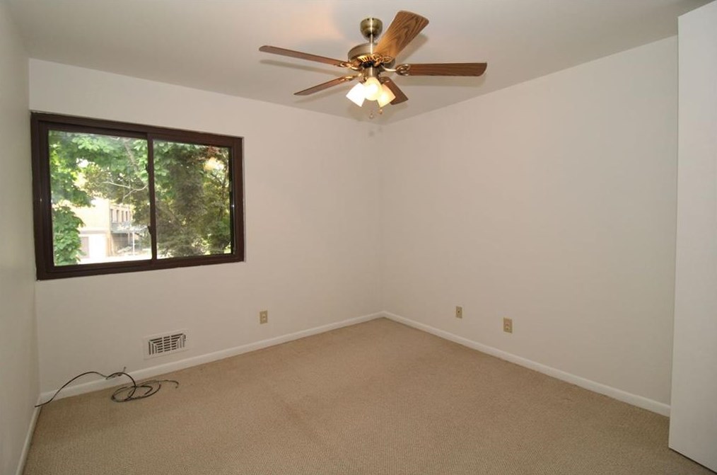 2562 Bradford Sq, Atlanta GA  30345-1366 exterior