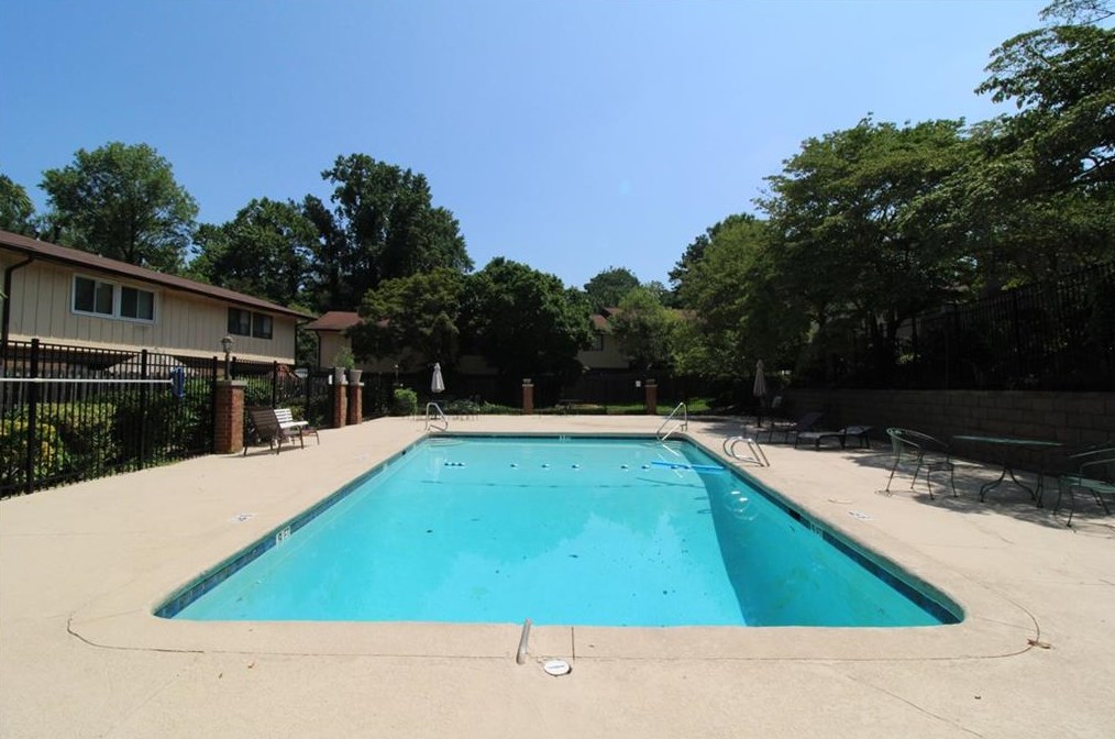 2562 Bradford Sq, Atlanta GA  30345-1366 exterior