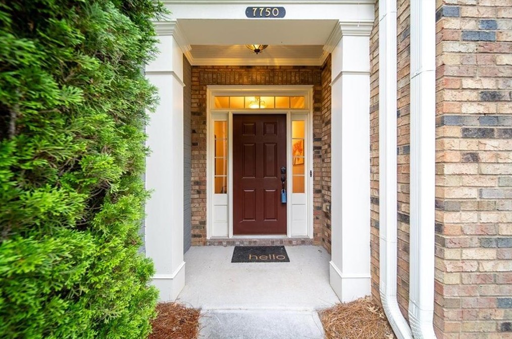 7750 Glisten Ave, Atlanta, GA 30328-2554