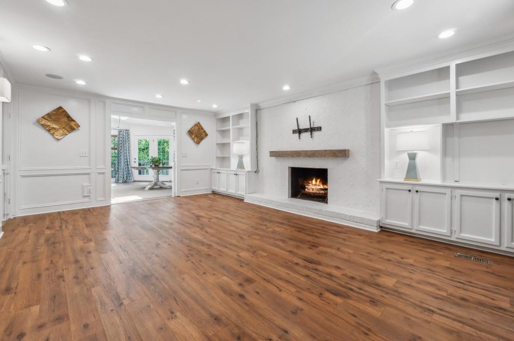 5510 Shiver Smt, Atlanta GA  30342-1429 exterior