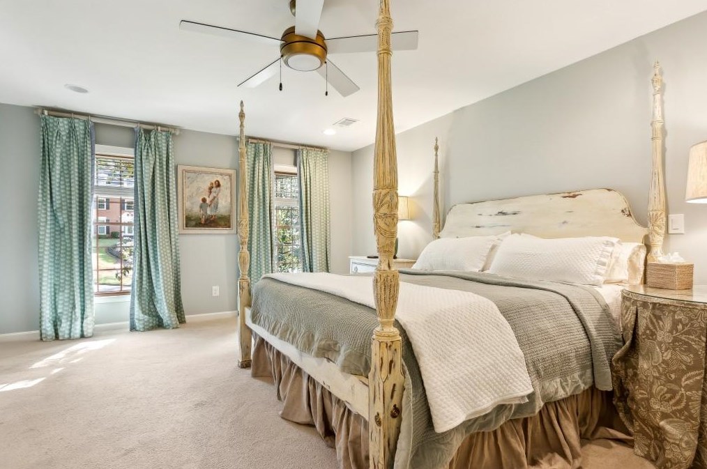 5510 Shiver Smt, Atlanta GA  30342-1429 exterior