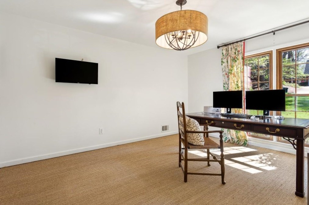 5510 Shiver Smt, Atlanta GA  30342-1429 exterior