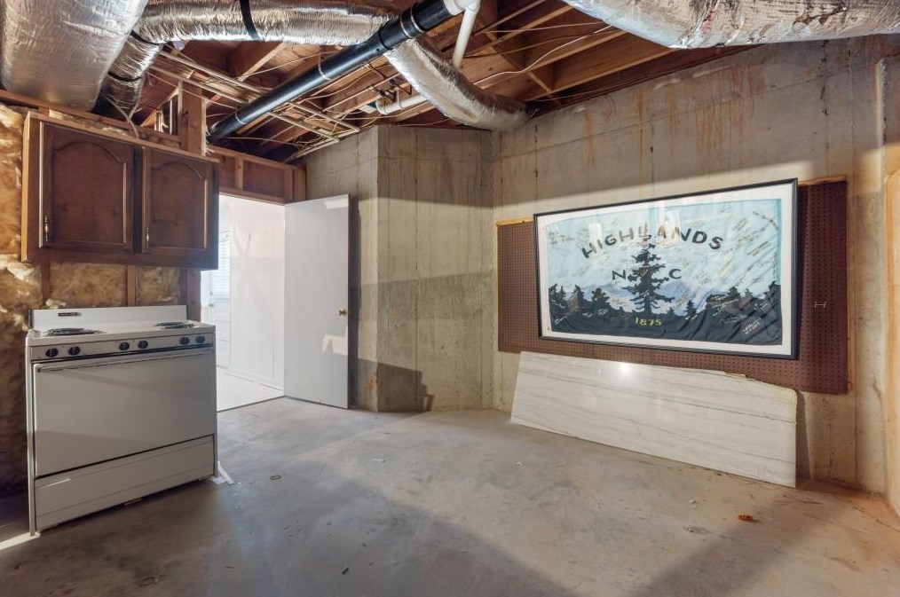 5510 Shiver Smt, Atlanta GA  30342-1429 exterior