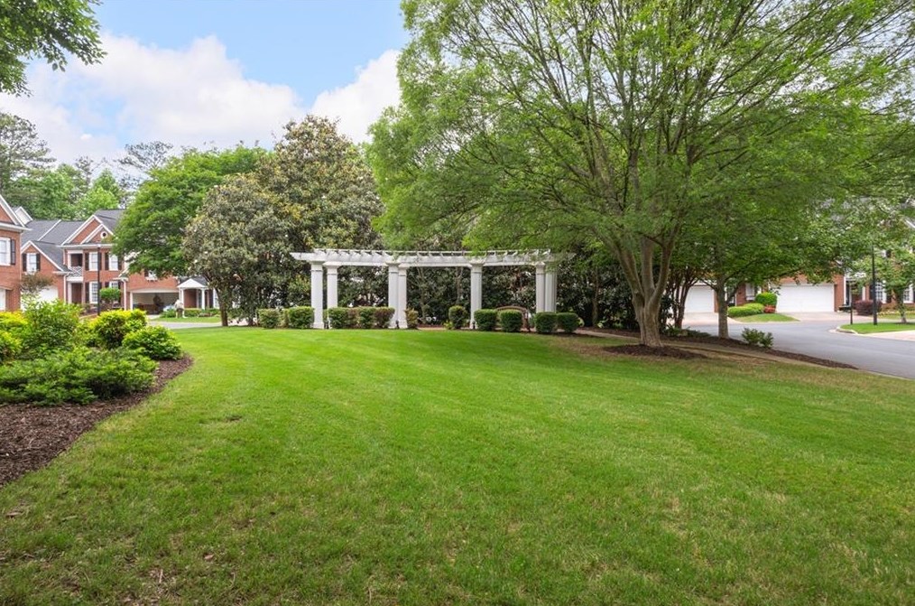 306 Magnolia Grv, Alpharetta GA 30022-1915 exterior