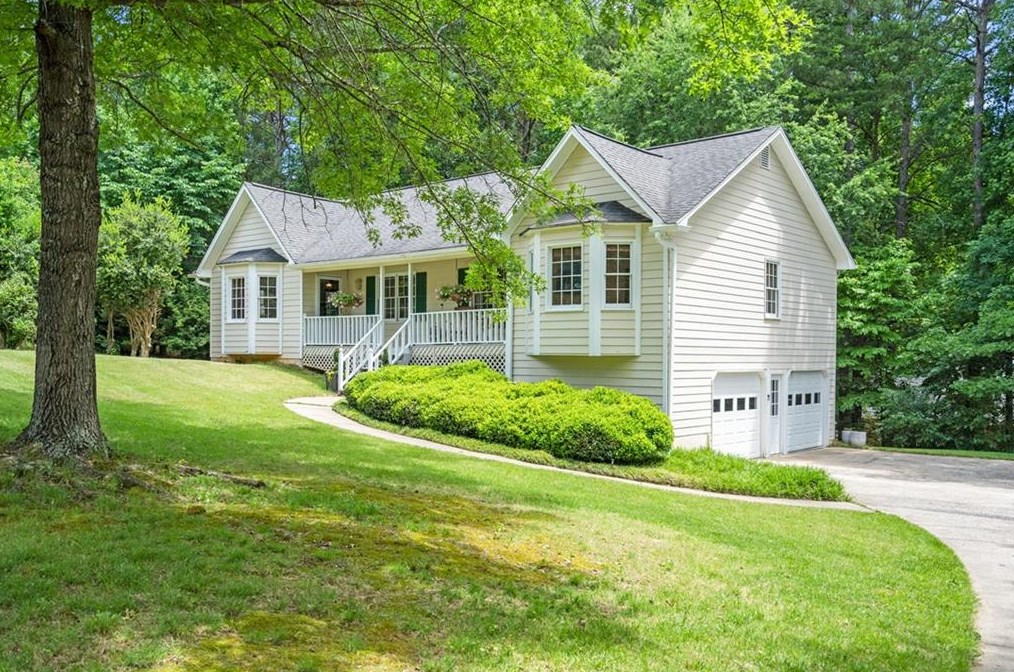 1098 Ashlin Dr, Holly Springs, GA 30188