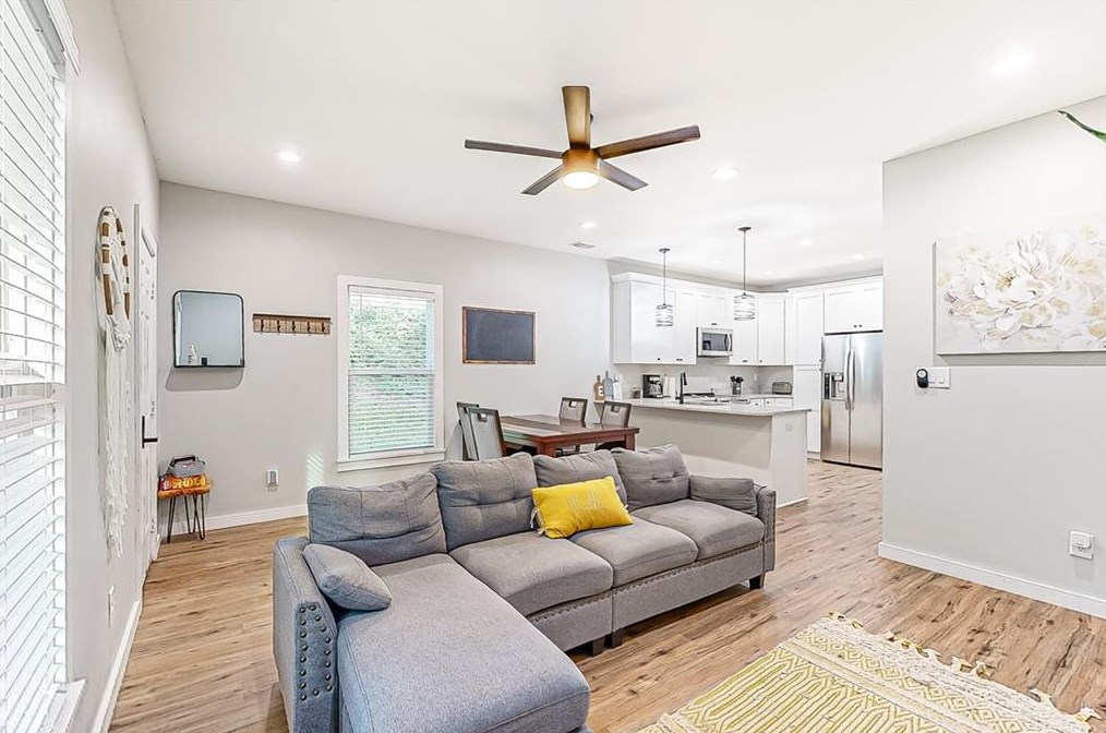 5 Evelyn Way, Atlanta GA  30318-6417 exterior