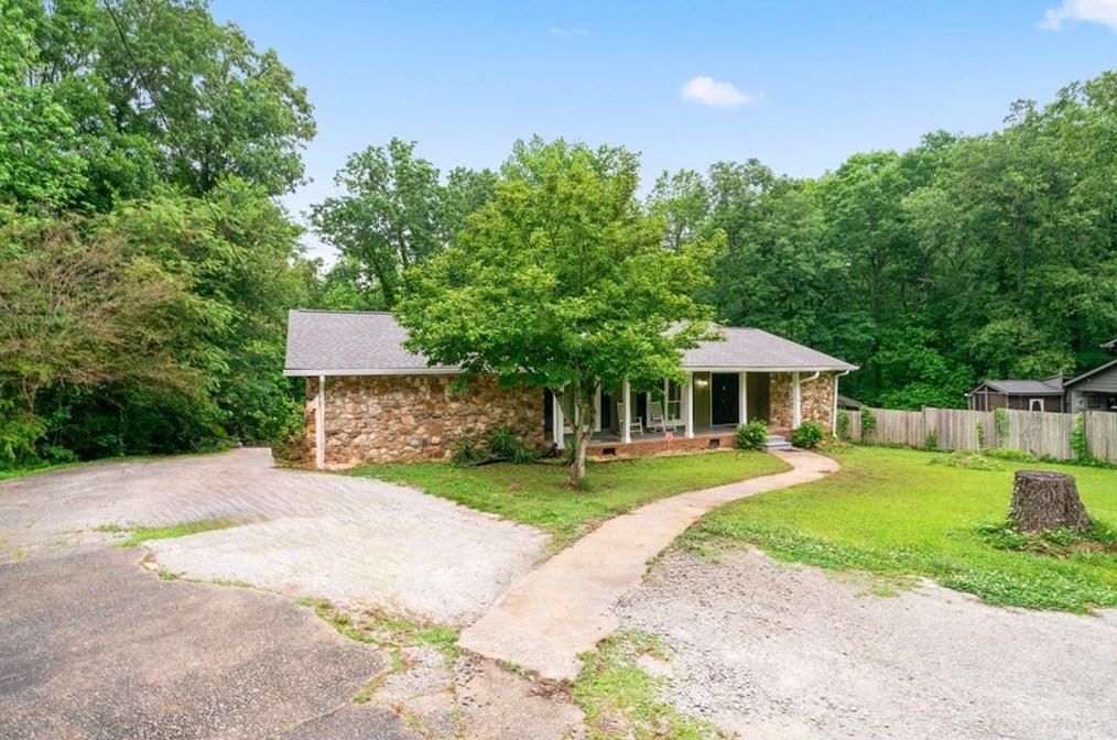 6285 Shore Cir, Douglasville, GA 30135-3607