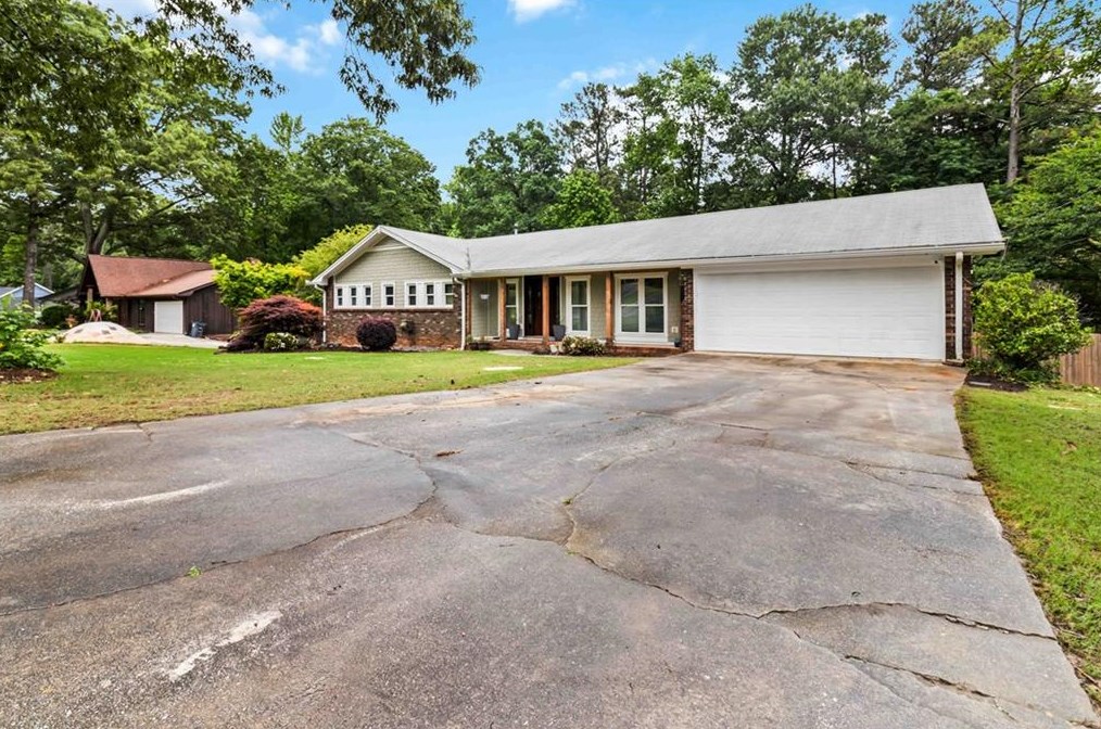 2228 Chaparral Dr, Lithonia, GA 30078-2505