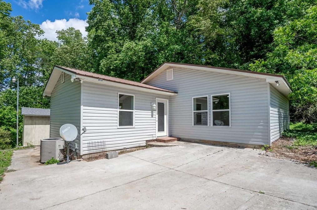 2856 Pine Crest Dr, Gainesville, GA 30504