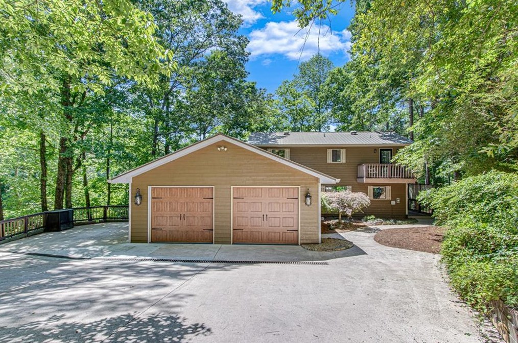 3880 Sinclair Shores Rd, Cumming, GA 30041