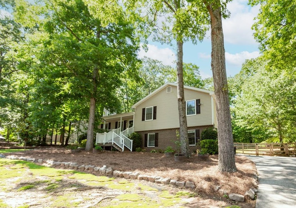 4261 Autumn Lake Dr, Buford, GA 30519-3966