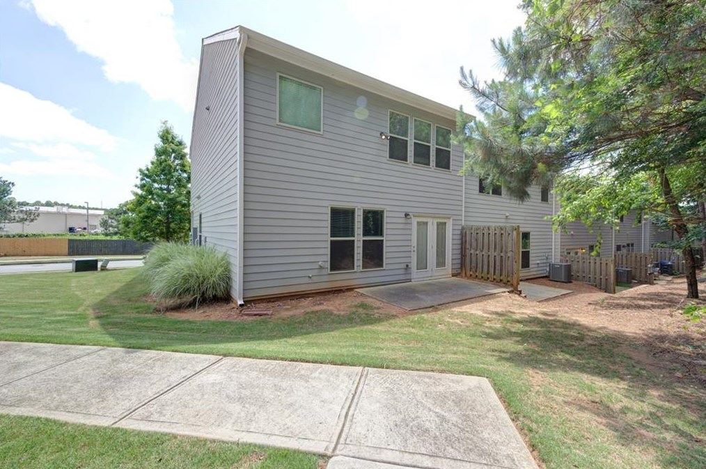 561 Justins Place Ln, Lawrenceville GA 30043-7325 exterior