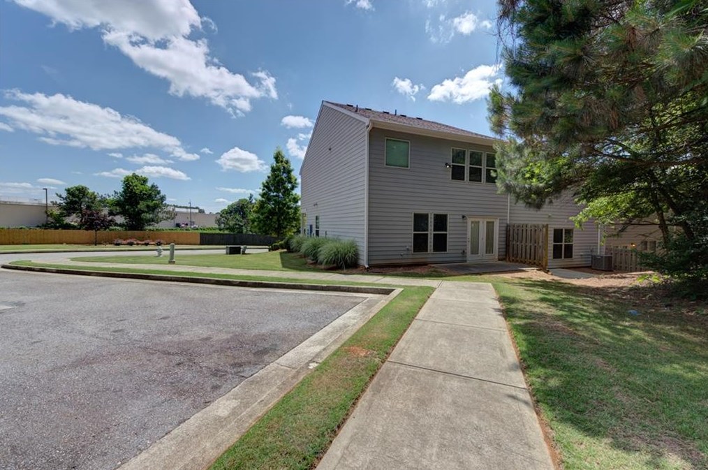 561 Justins Place Ln, Lawrenceville GA 30043-7325 exterior