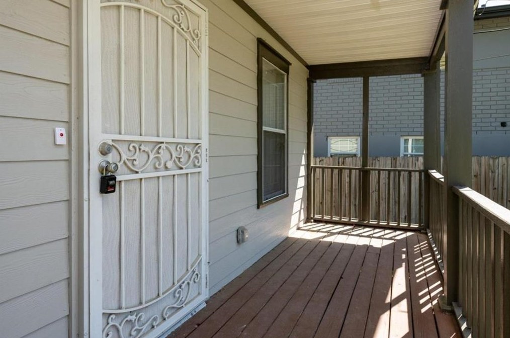 701 Dalvigney St, Atlanta GA  30318-6737 exterior