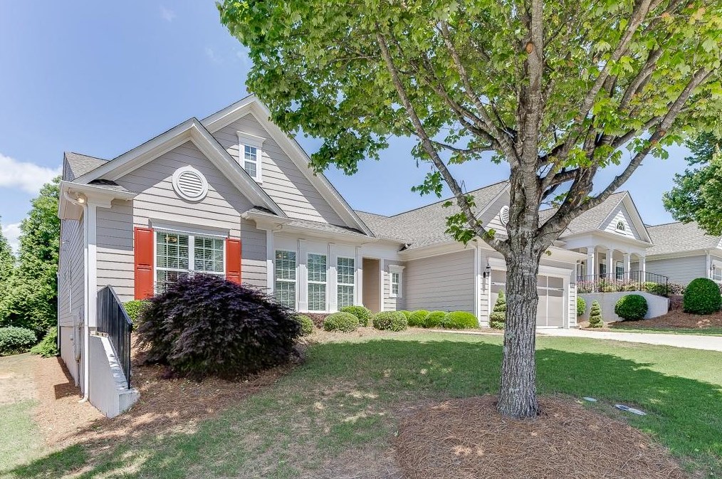 6475 Autumn Crest Ln, Hoschton, GA 30548-8249