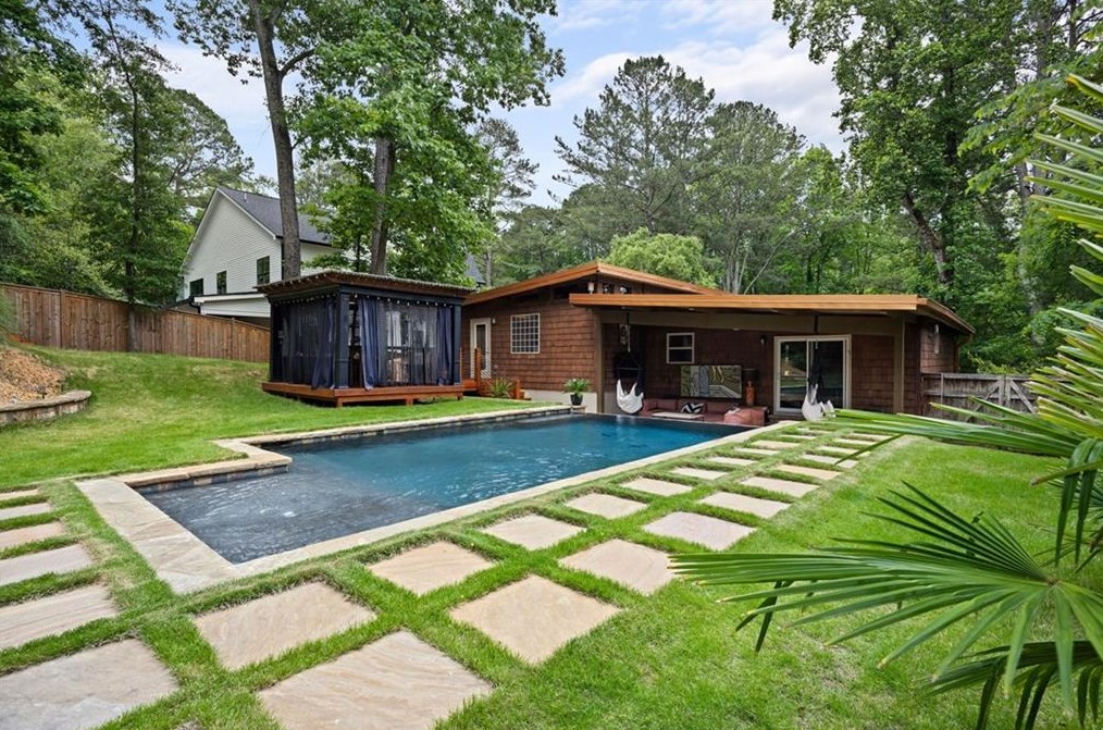 1672 Wawona Ter, Atlanta GA  exterior