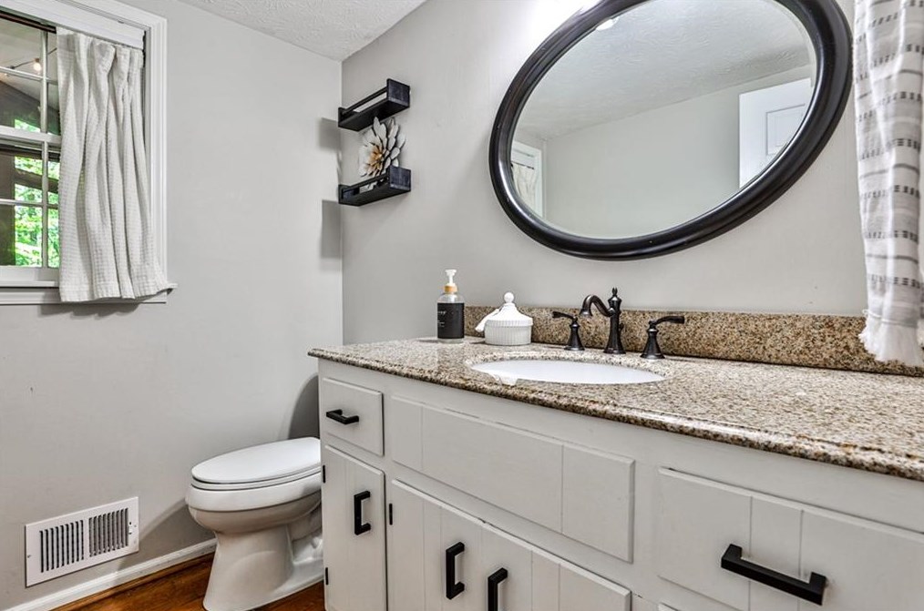 5342 Lanford Springs Ct, Lilburn GA  30047-6553 exterior