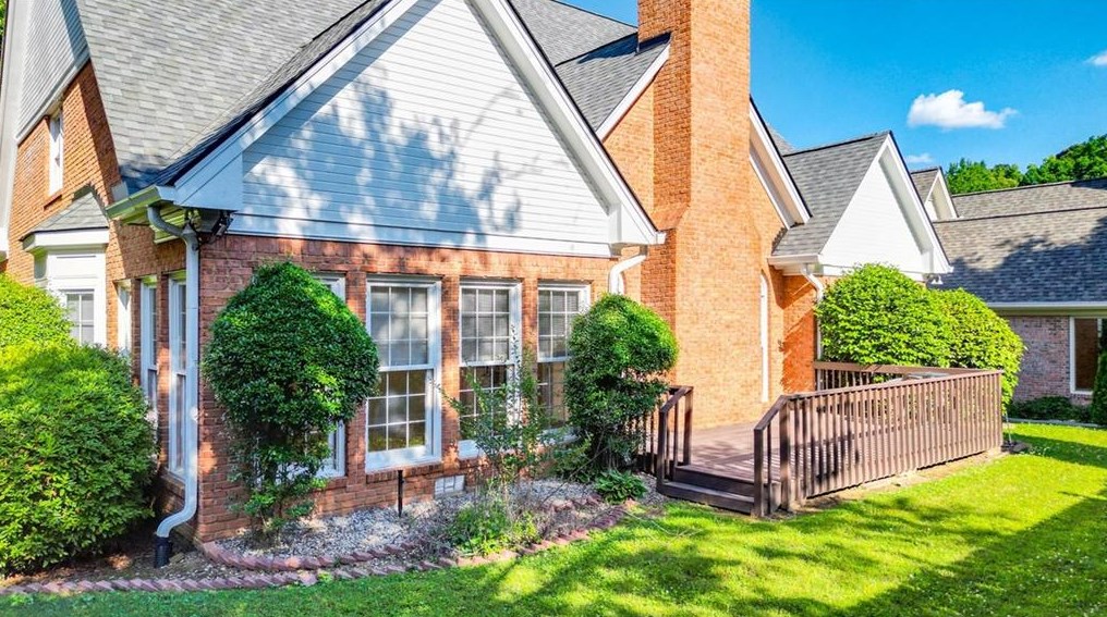 3481 Greystone Cir, Atlanta GA  30341-5854 exterior