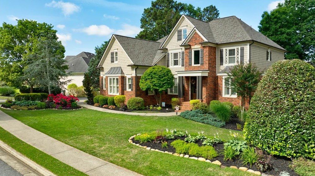 420 Greyfield Dr, Holly Springs, GA 30115-8915