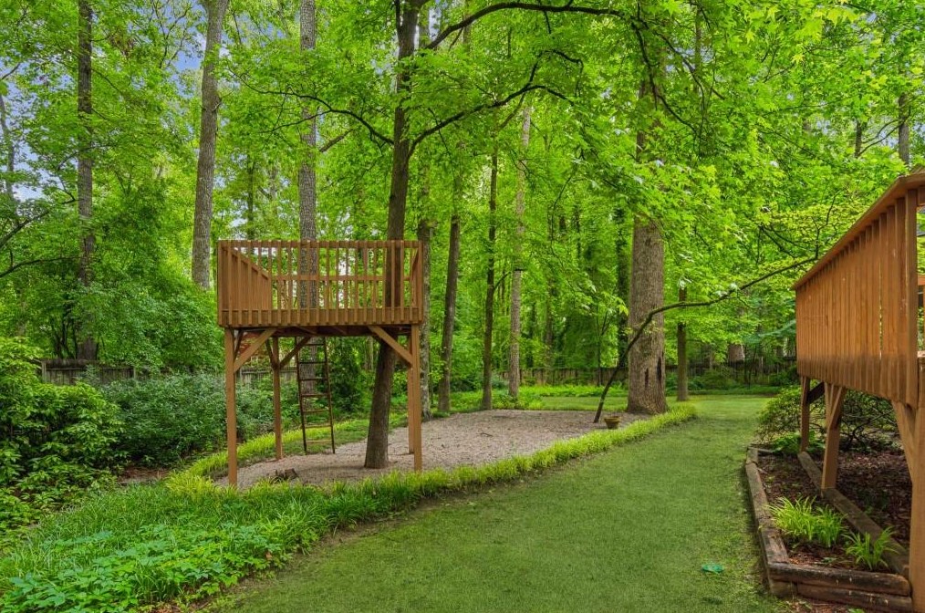 3711 Charlescrest Dr, Lawrenceville GA 30044-4858 exterior