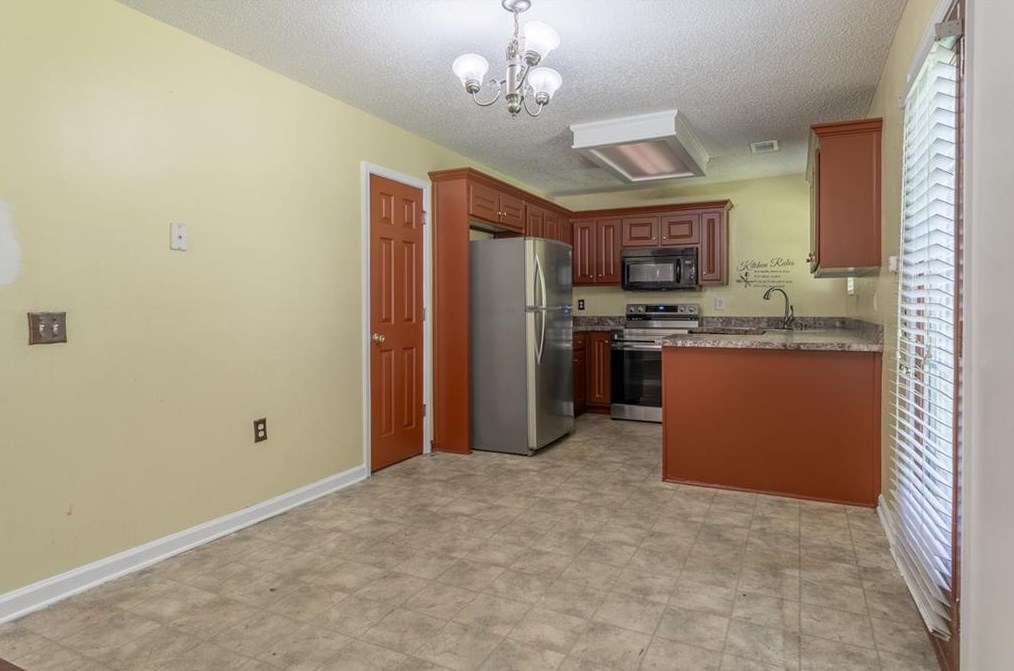 540 Scrooch Ct, Winder GA 30680-2575 exterior